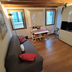 Pandora Flat With Altana Apartment